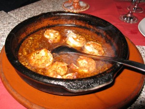 Gambas in Olivenöl mit viel (geröstetem) Knoblauch